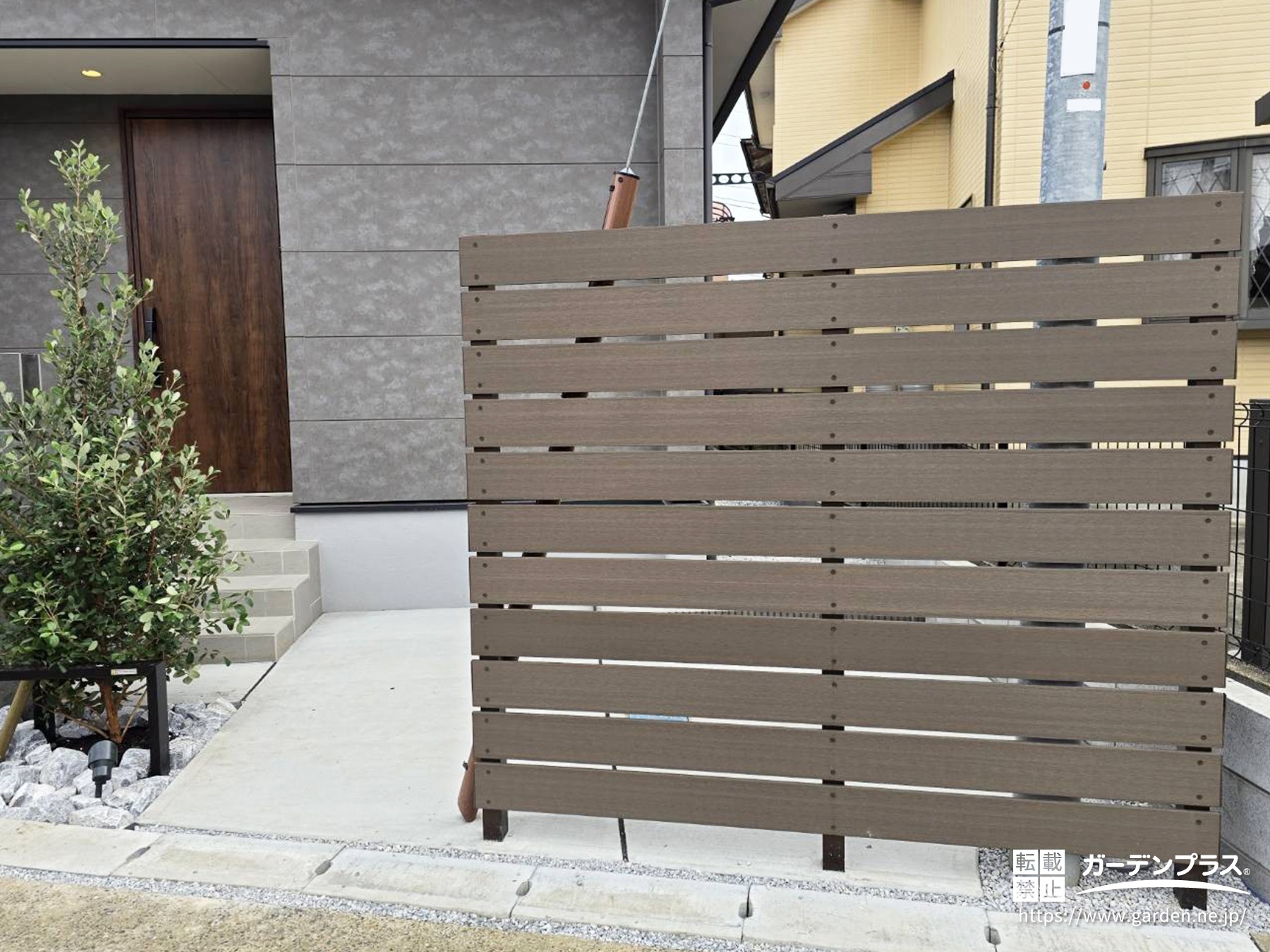 道路沿いの家の防犯も守る目隠しフェンス