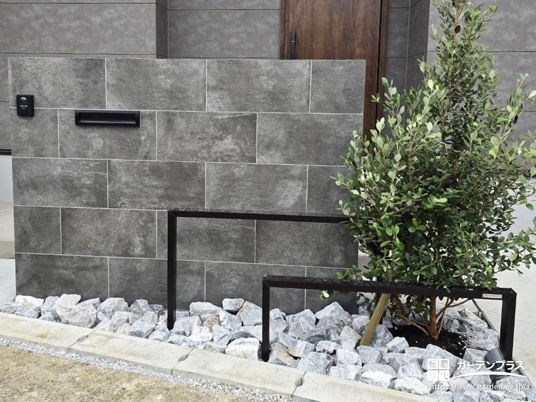 クラッシュロックやフレームフェンスで見せ場を作るデザイン