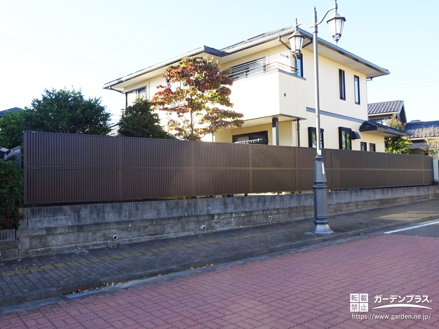 管理しやすい目隠しフェンスにリフォームした庭