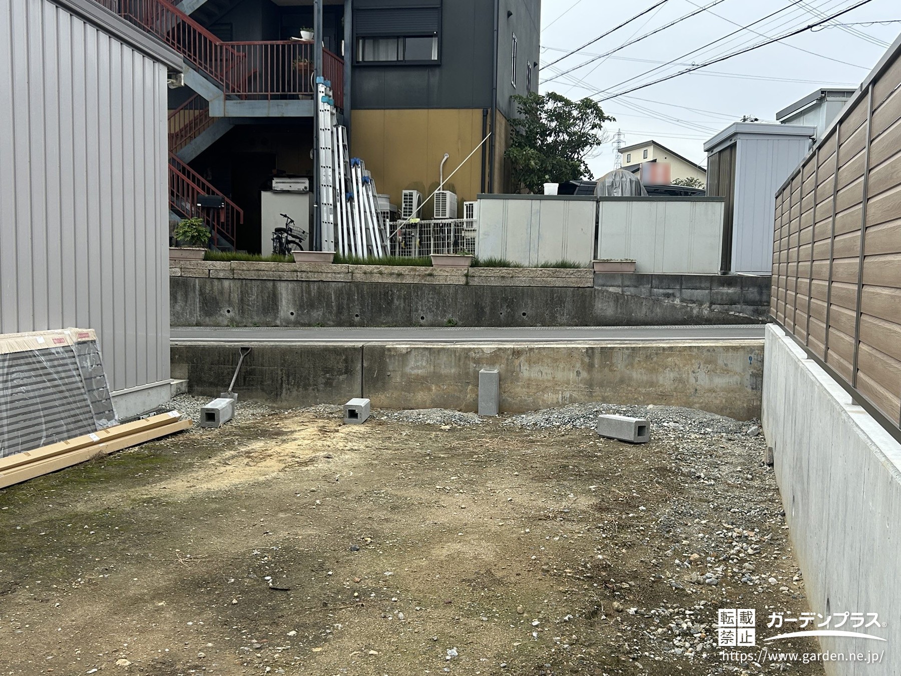 目隠しフェンス設置前のお庭