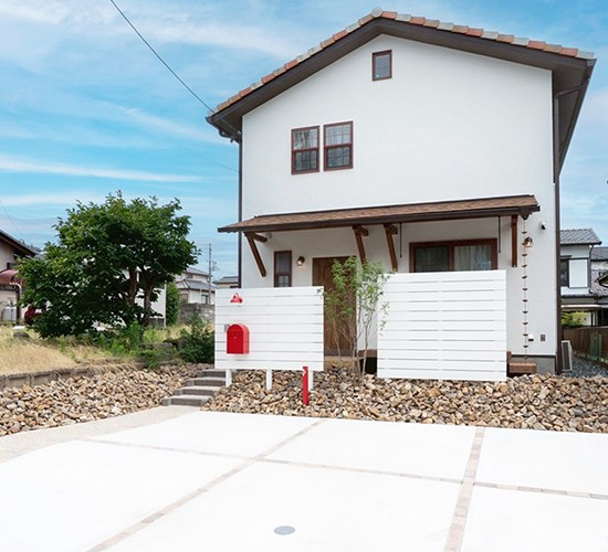 「ジブリ風の世界観」をイメージした、ナチュラルで可愛らしい新築外構の仕上がりは…？