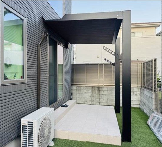 10年後もこの庭は美しいまま。砂利とウッドデッキを『タイル』へ変えて、家をワンランク上げる庭リノベーション