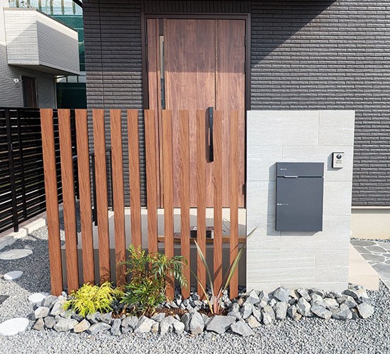 玄関の目隠しで後悔したくない方へ。目隠しアイデアを外構のプロが解説