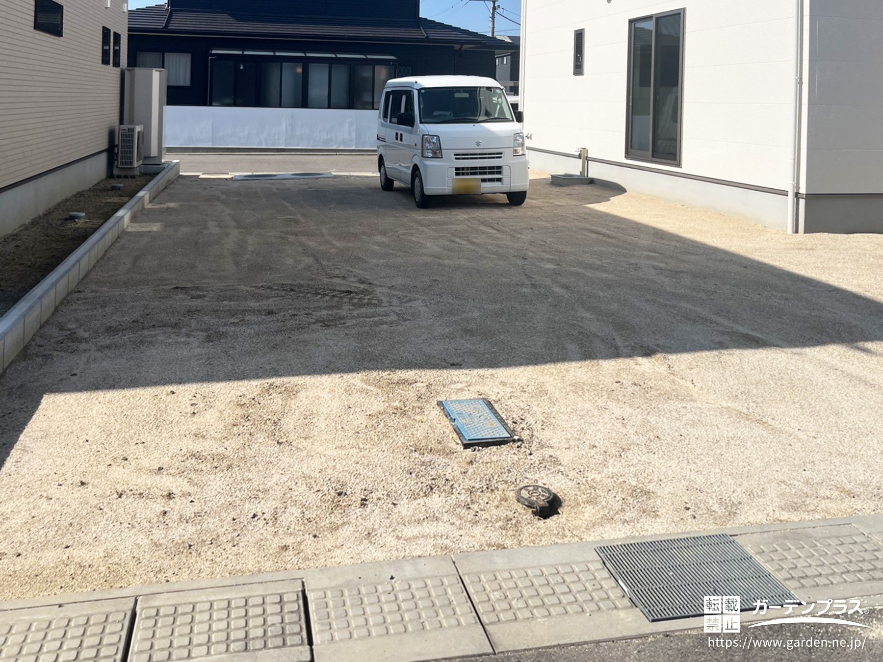 綺麗に整えられた施工前の駐車スペース