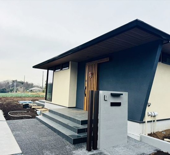 広い敷地の平屋外構どうする？優先順位で賢くつくる、開放感と高級感を両立したおしゃれな平屋の実例紹介