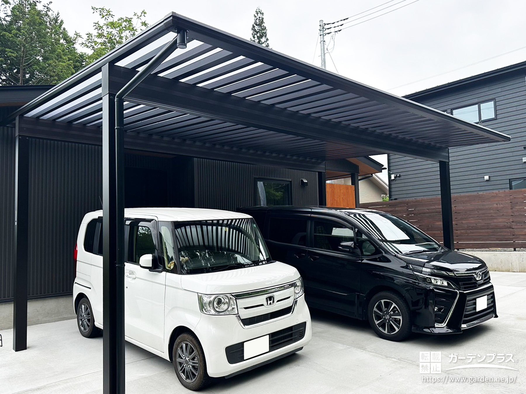 ブラックフレームが美しい積雪対応カーポート「エフルージュ」