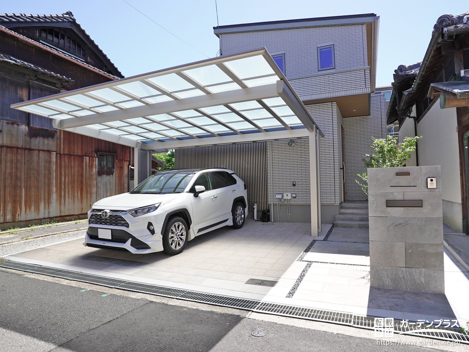 後方支持タイプの積雪対応カーポート「エフルージュ」