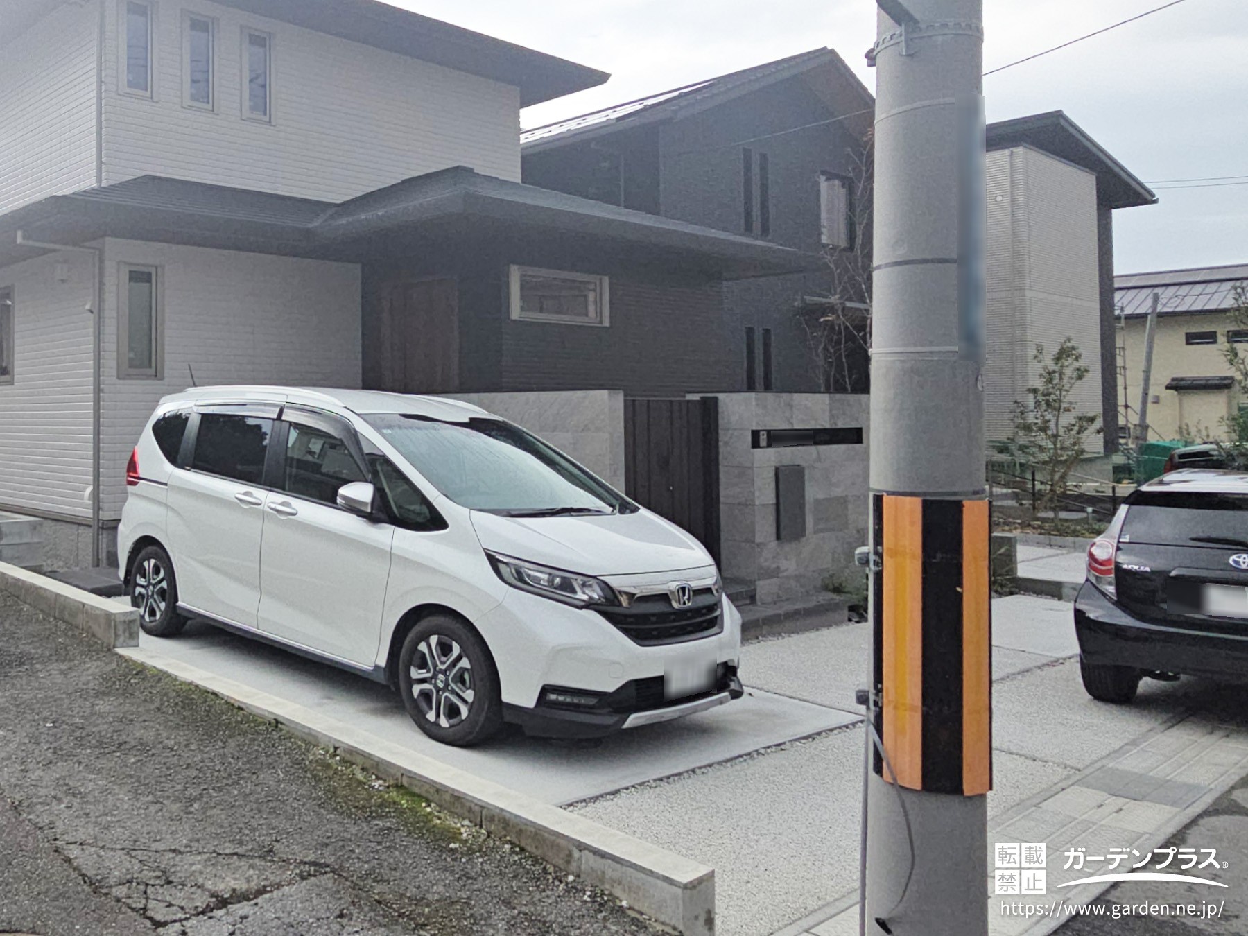 フラット屋根カーポート設置前の駐車スペース