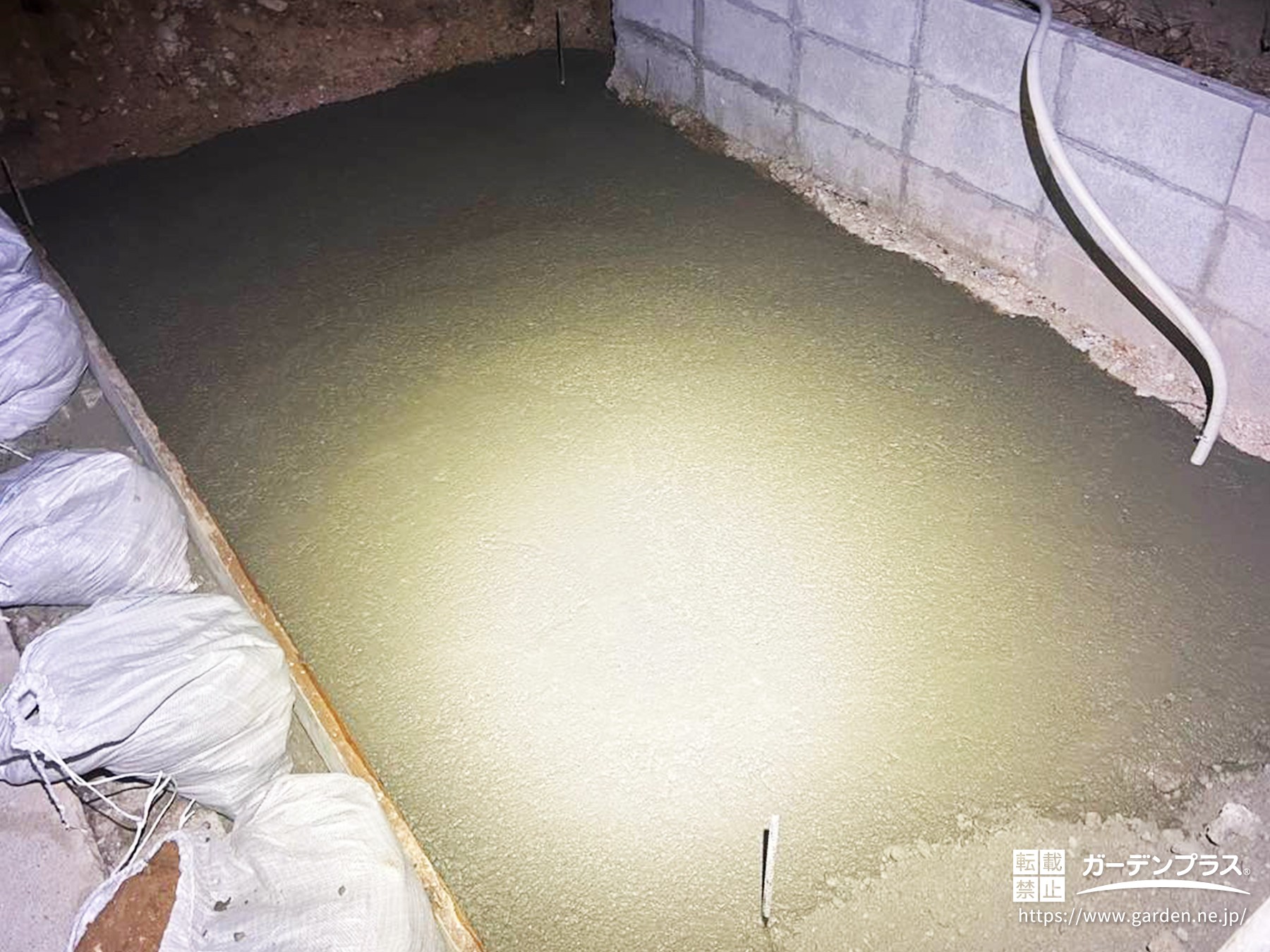 養生中の土間コンクリート