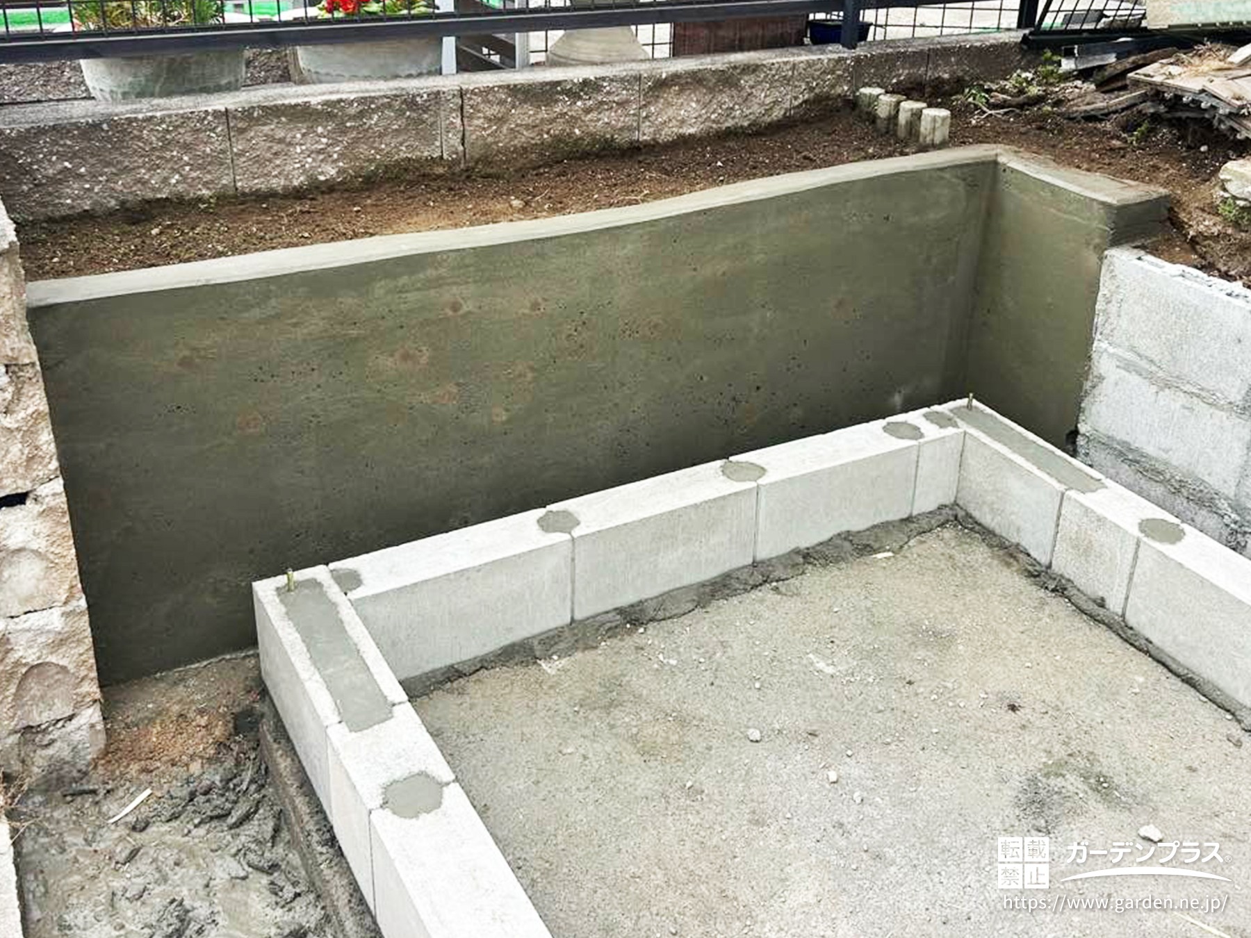 土間コンクリートの型枠を組み