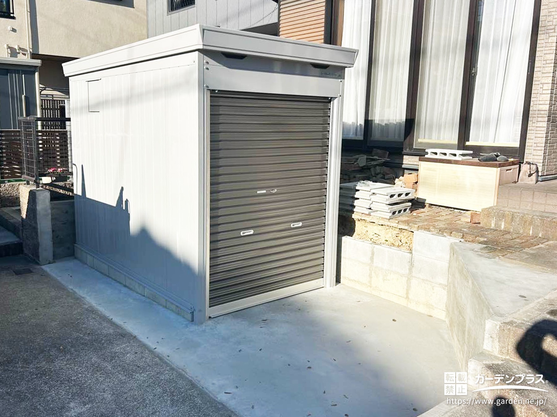 後付けしたイナバ物置のバイク保管庫「FM-1526SD」