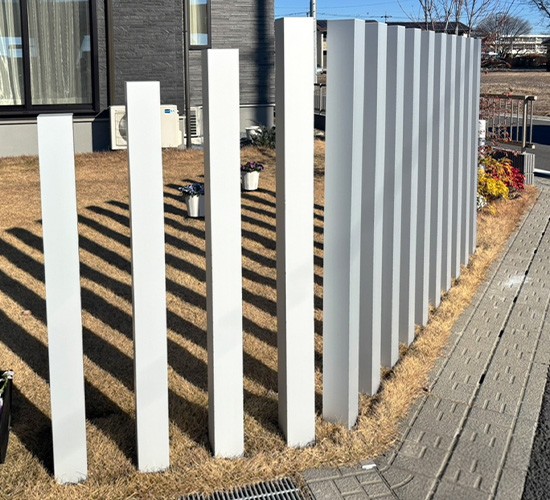 ナチュラルでおしゃれ！暮らしに溶け込む枕木を用いた外構をご紹介