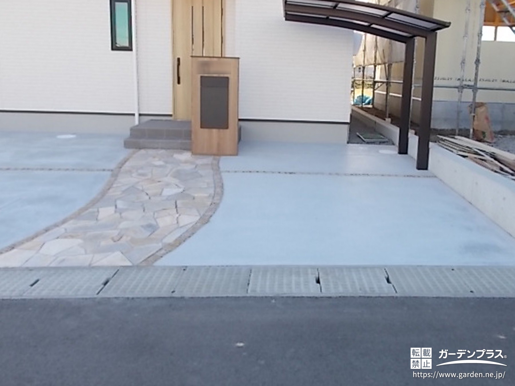 曲線デザインが美しいアプローチ