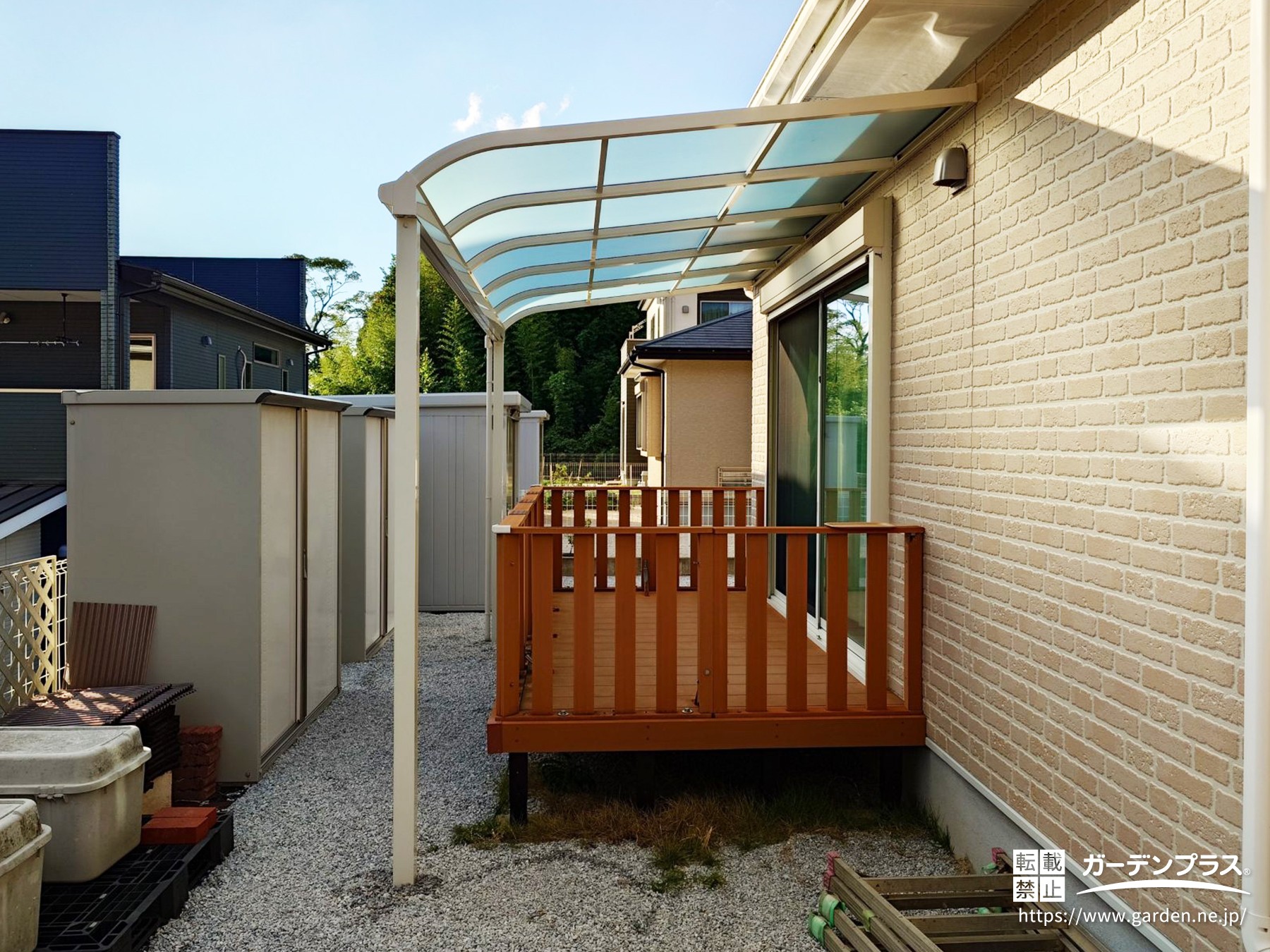 テラス屋根の後付けでテラスの作業スペースへ