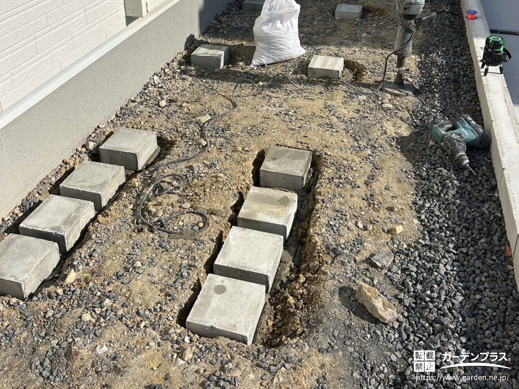 ウッドデッキの基礎づくり