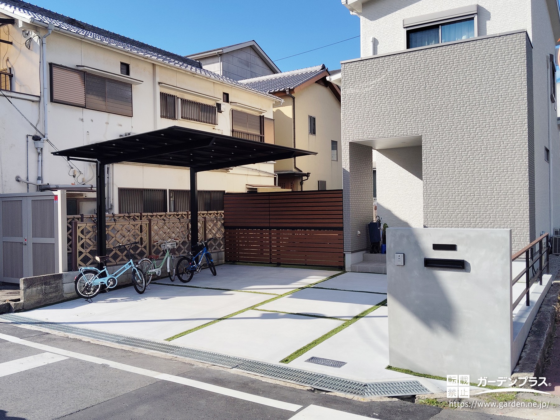 人工芝のグリーンとブラックがおしゃれな新築外構施工例