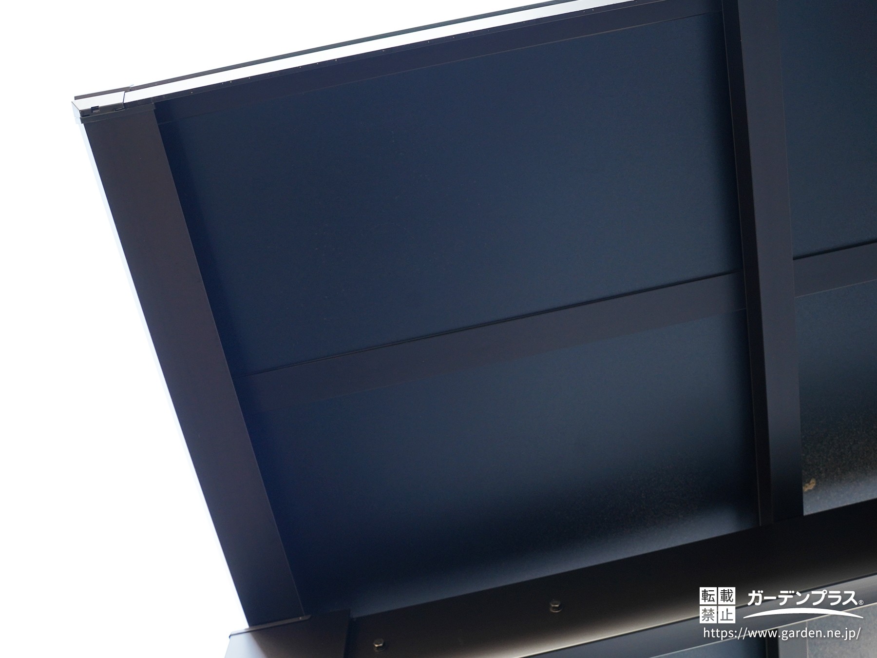 汚れが透けにくいブラックポリカ屋根