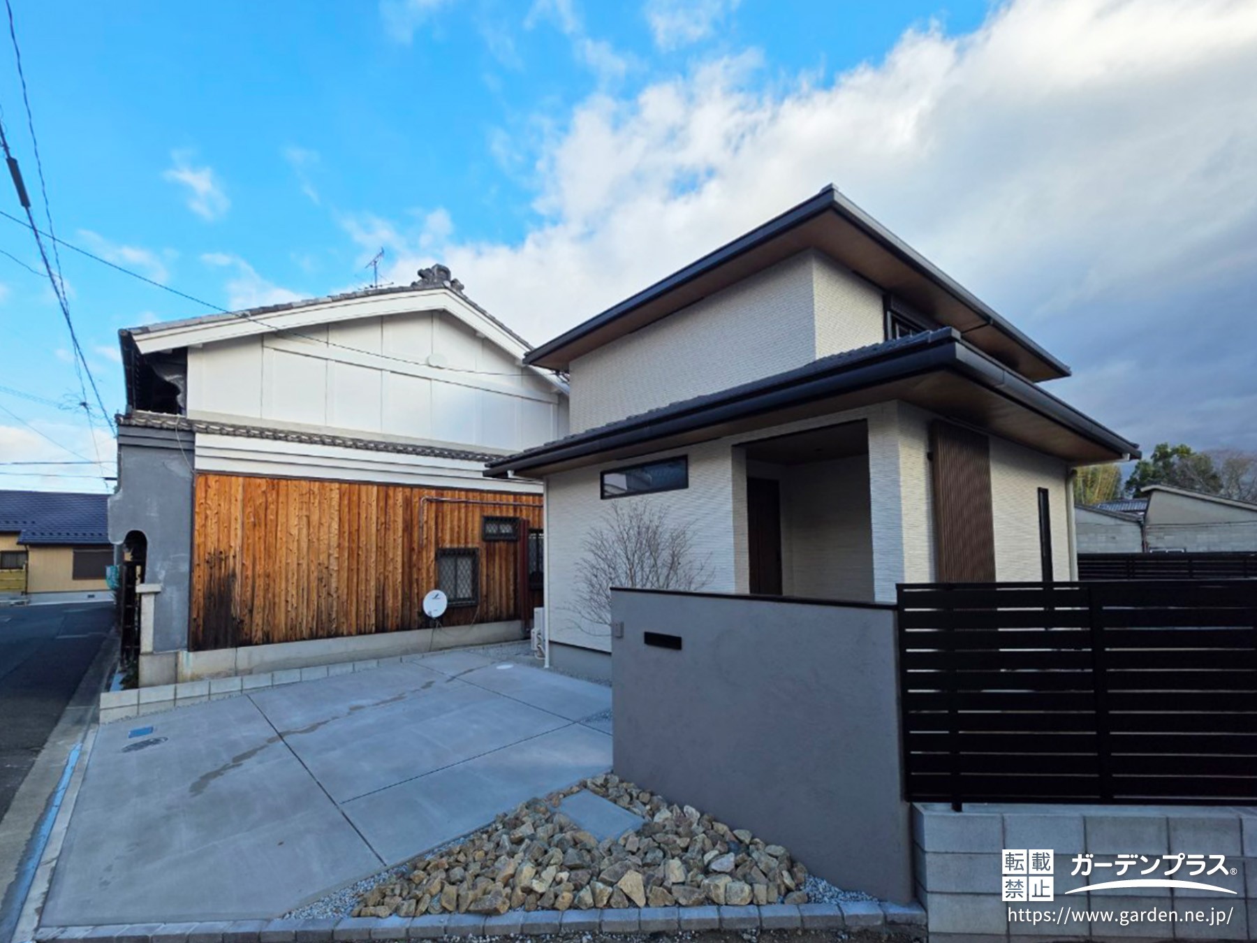 シンプルモダンな印象の外構