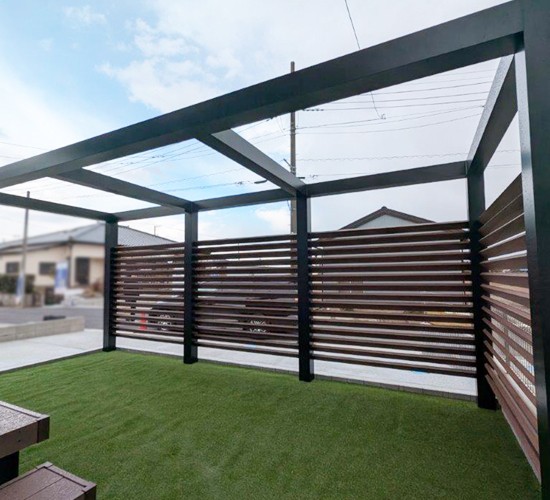 フェンスを超えた存在感。プラスGでつくるおしゃれなお庭目隠し施工例