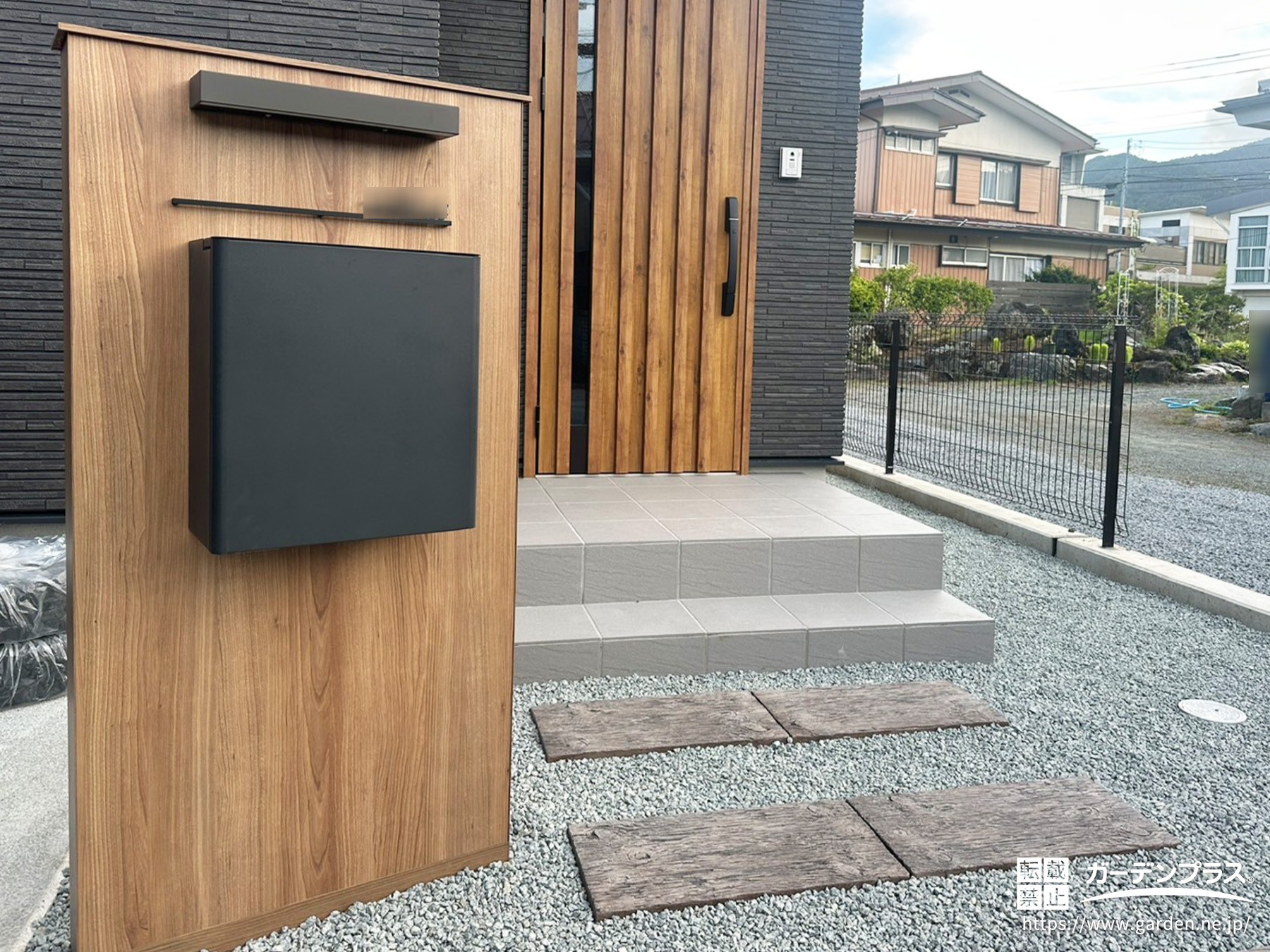 目隠しとしても役立つおしゃれな門袖