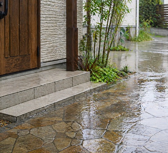 【梅雨対策】外構で解決！雨の日のストレスを減らすアイデア5選
