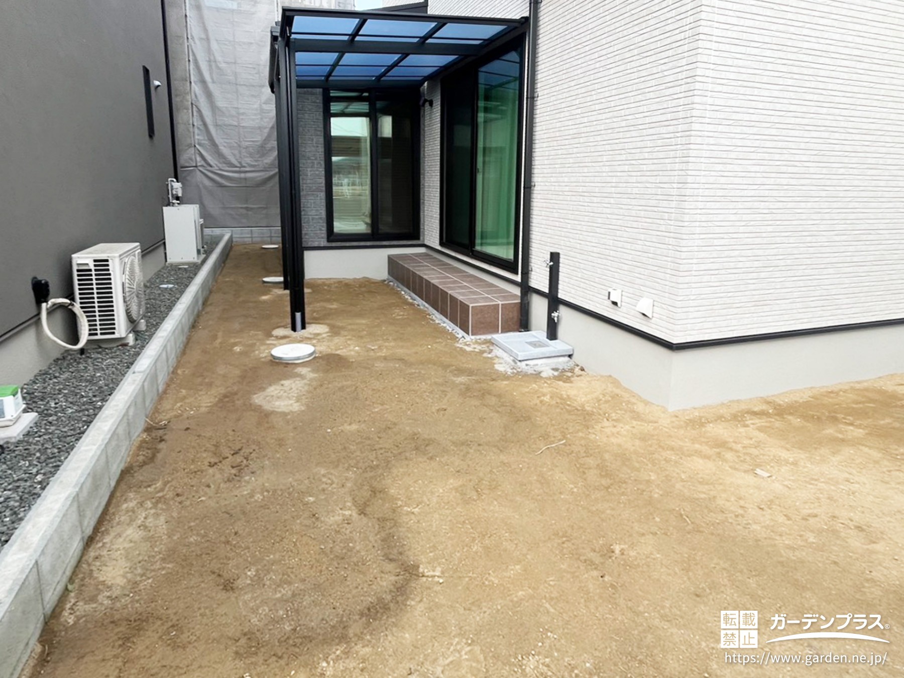 洗濯物干し等に便利なテラス屋根