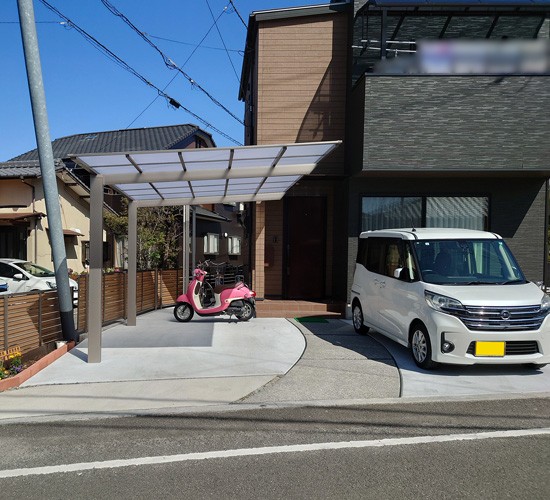 駐車場の雑草対策に効果的!開放感と機能美を両立した戸建ての新築外構施工事例