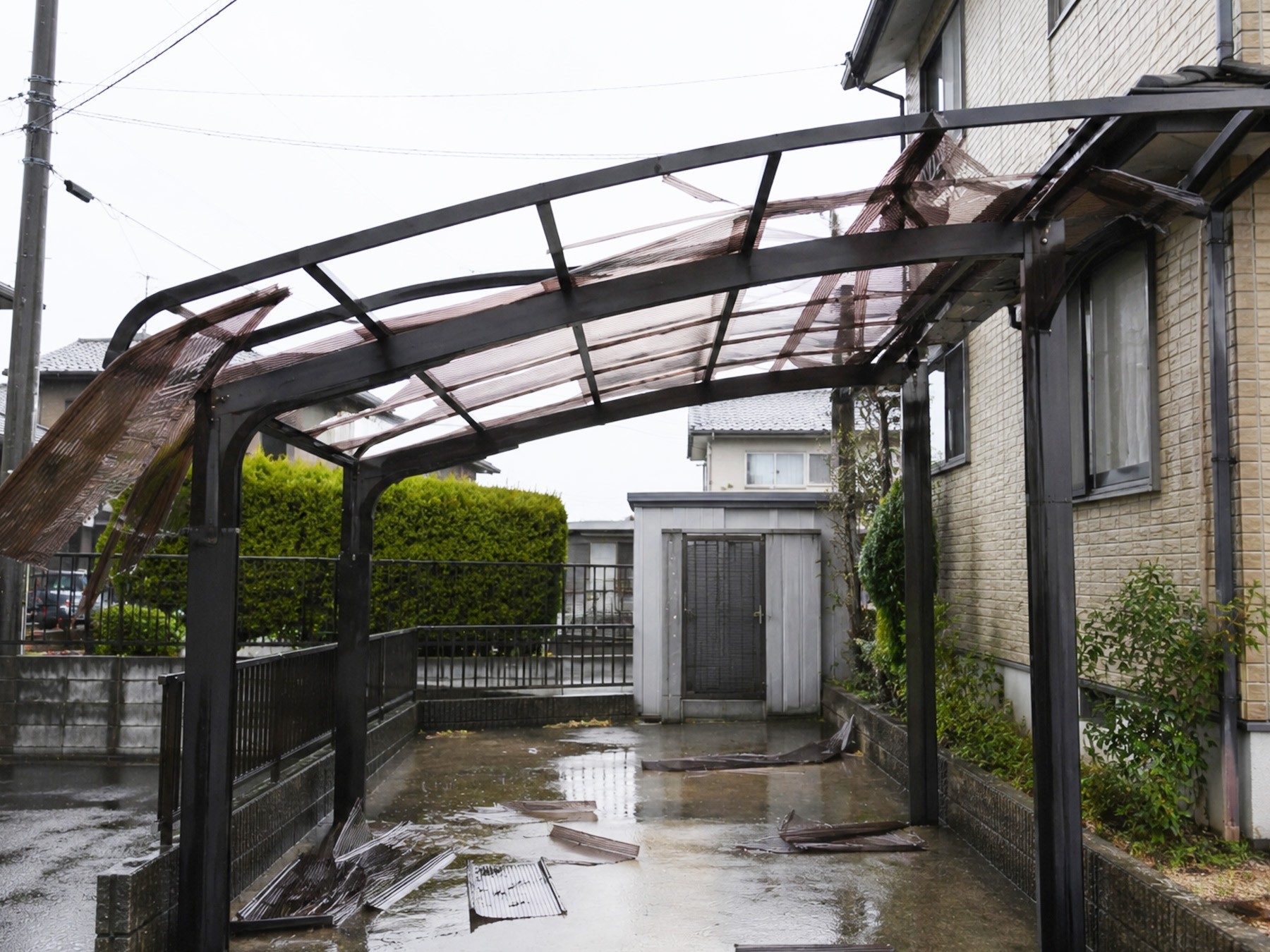【台風対策!】外構工事でできる備えとは?お住まいを守るためのポイントをご紹介
