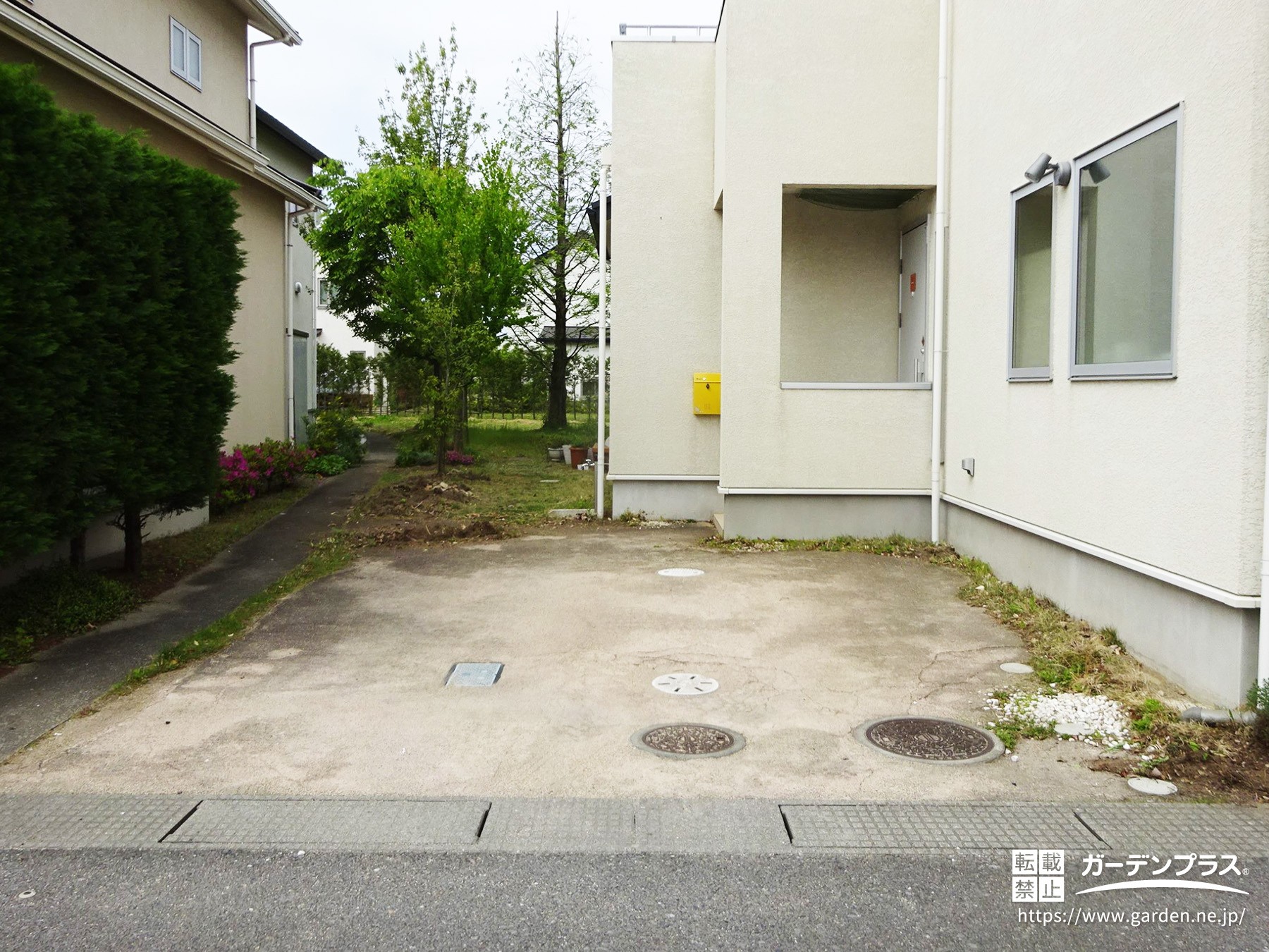 真砂土舗装が温かな雰囲気の駐車場