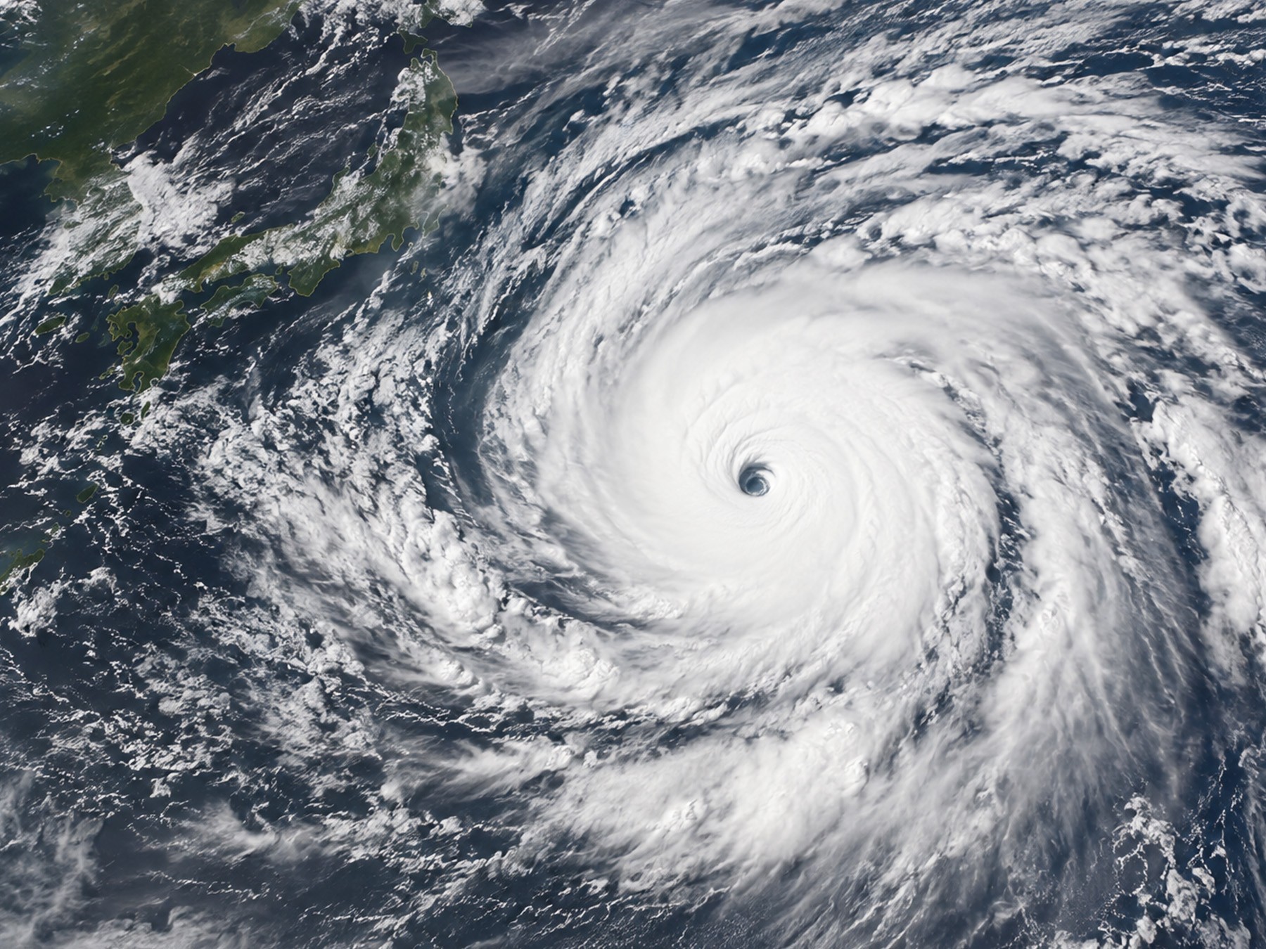 台風シーズン前に知っておきたい!台風に強いカーポート選びのポイントを解説