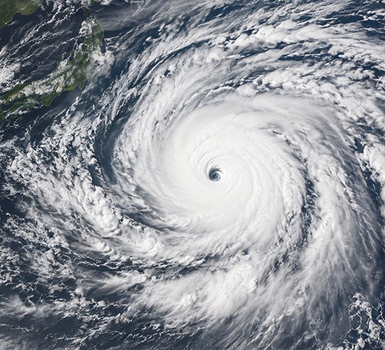 台風シーズン前に知っておきたい!台風に強いカーポート選びのポイントを解説
