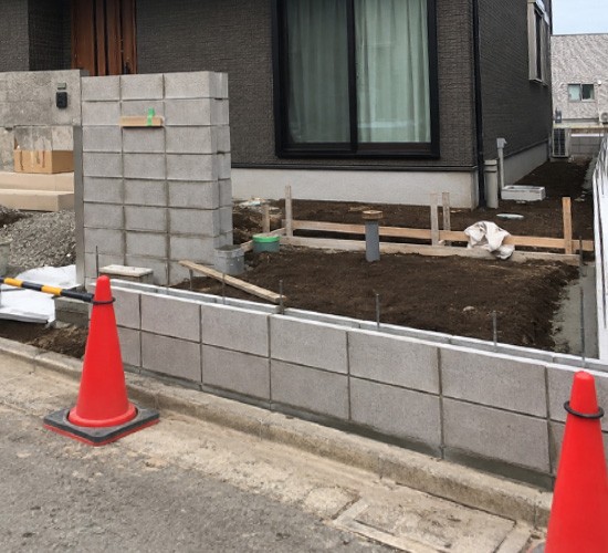 職人さんがよく使う建築用語「GL、はつる、ばちる」の意味とは?