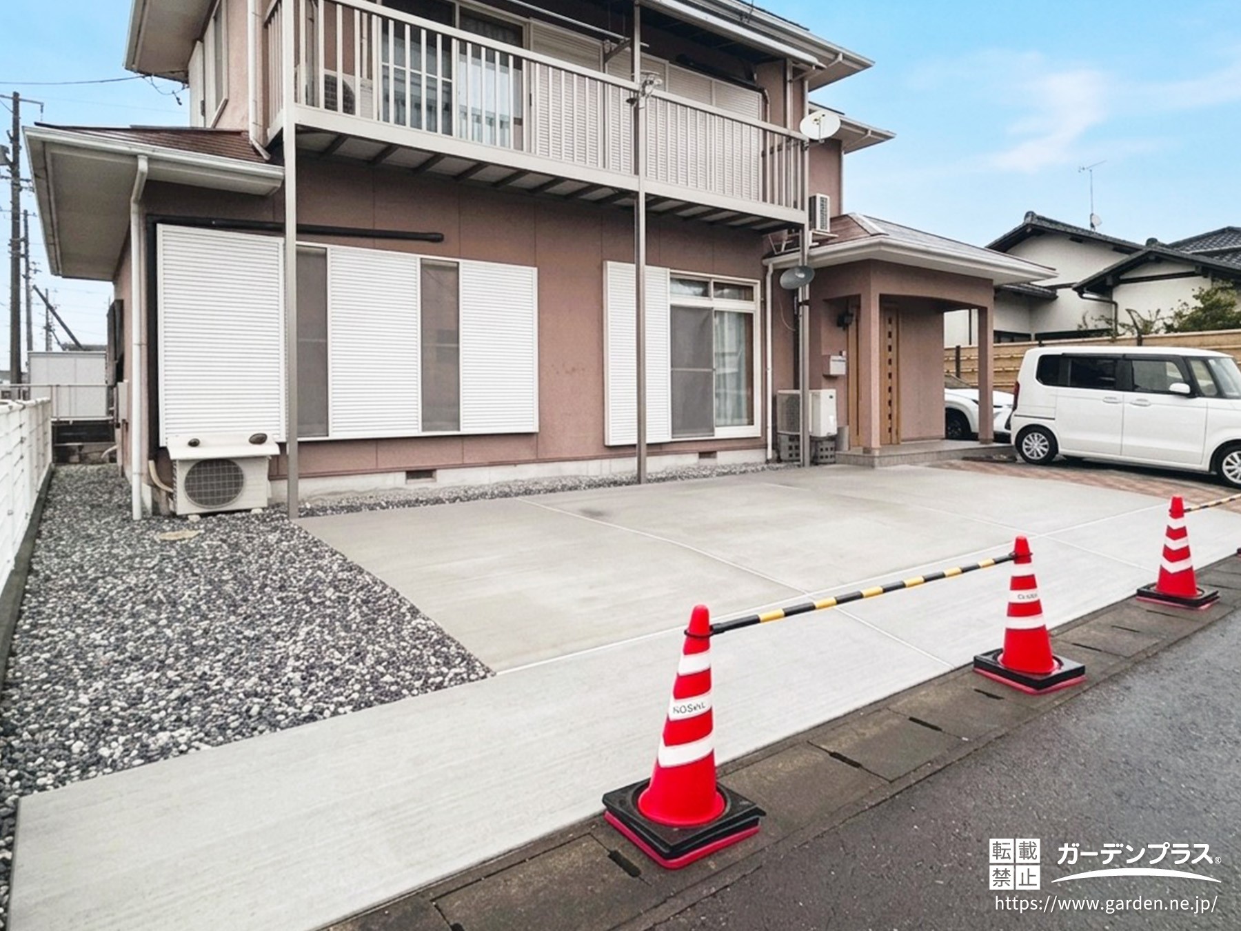 平らに整った駐車スペース