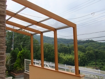 開放的なオープンテラス（ココマ腰壁タイプの施工例） | お庭自慢 