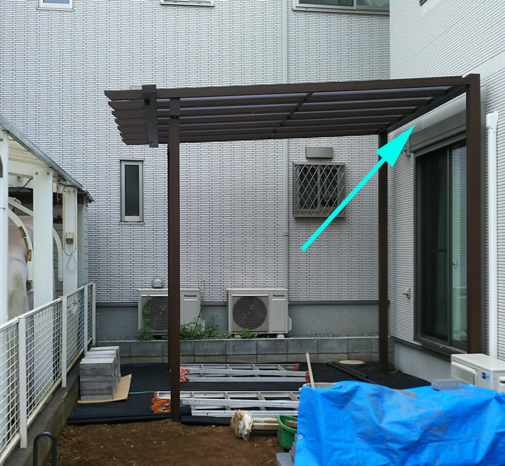 建物の外壁に設置しないテラス屋根の施工方法 かんたん庭レシピ