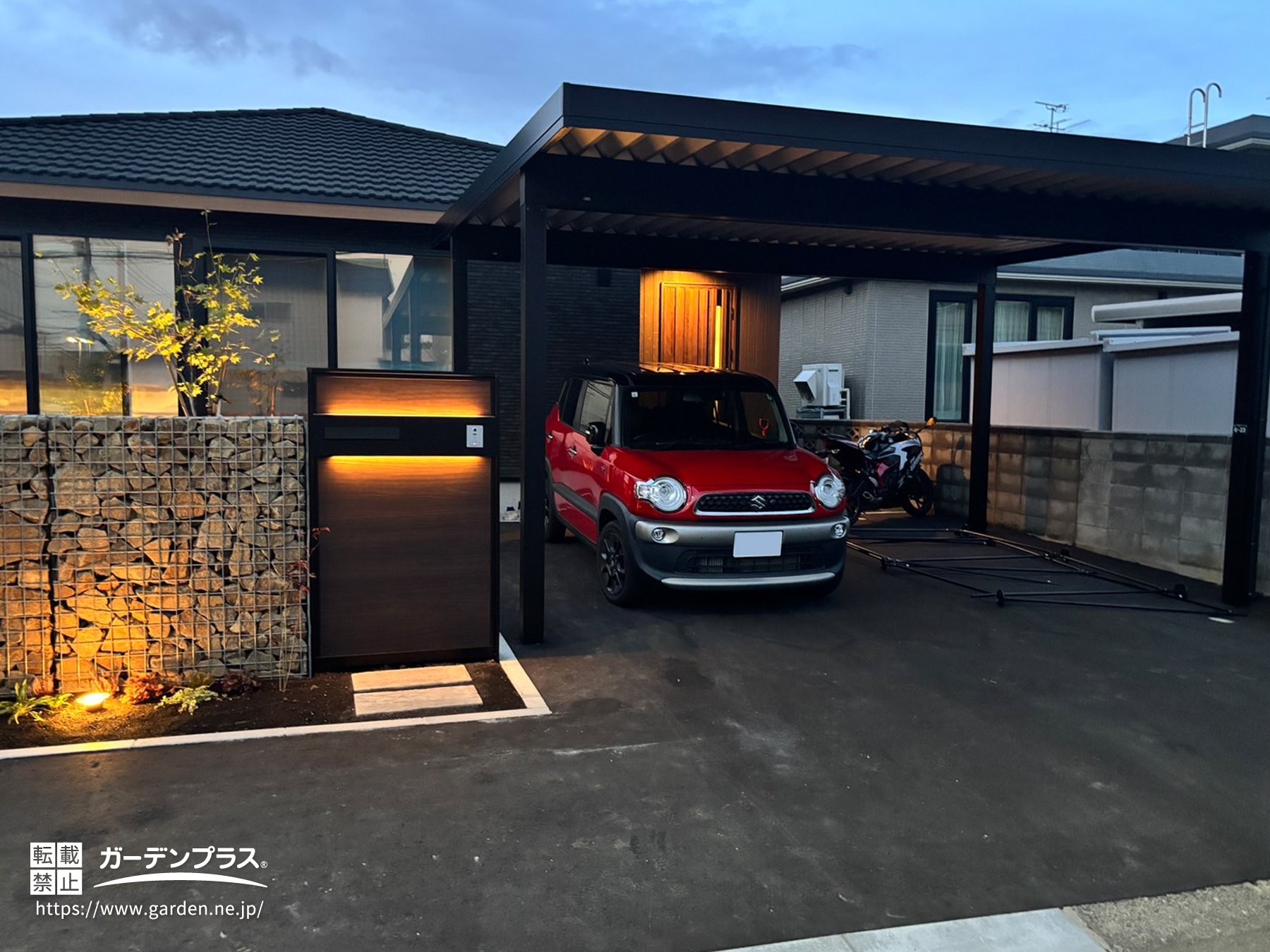 ガビオンのデザイン塀と調和するジーポートPro