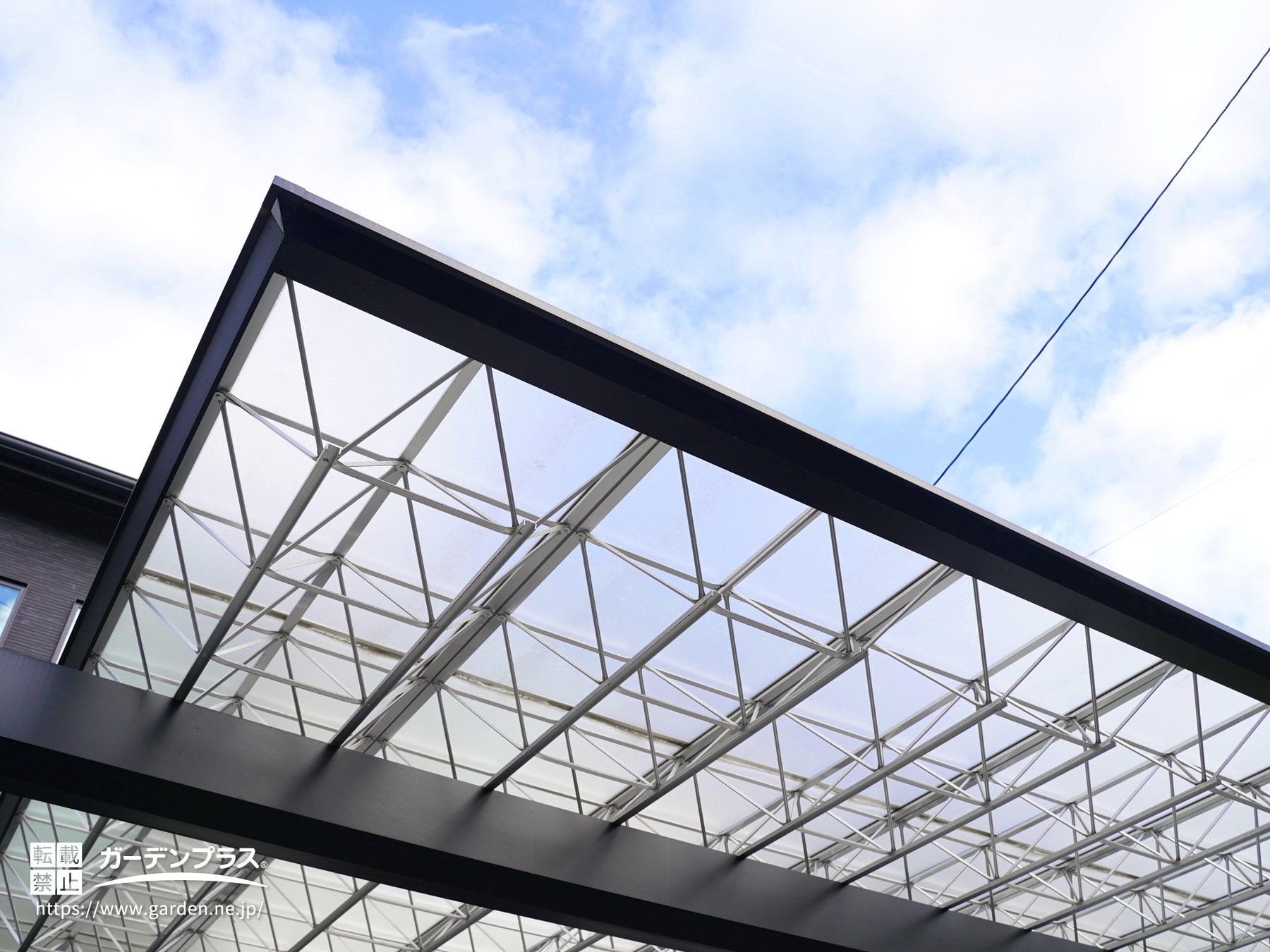 トラス構造が空に映えるM.シェードⅡ