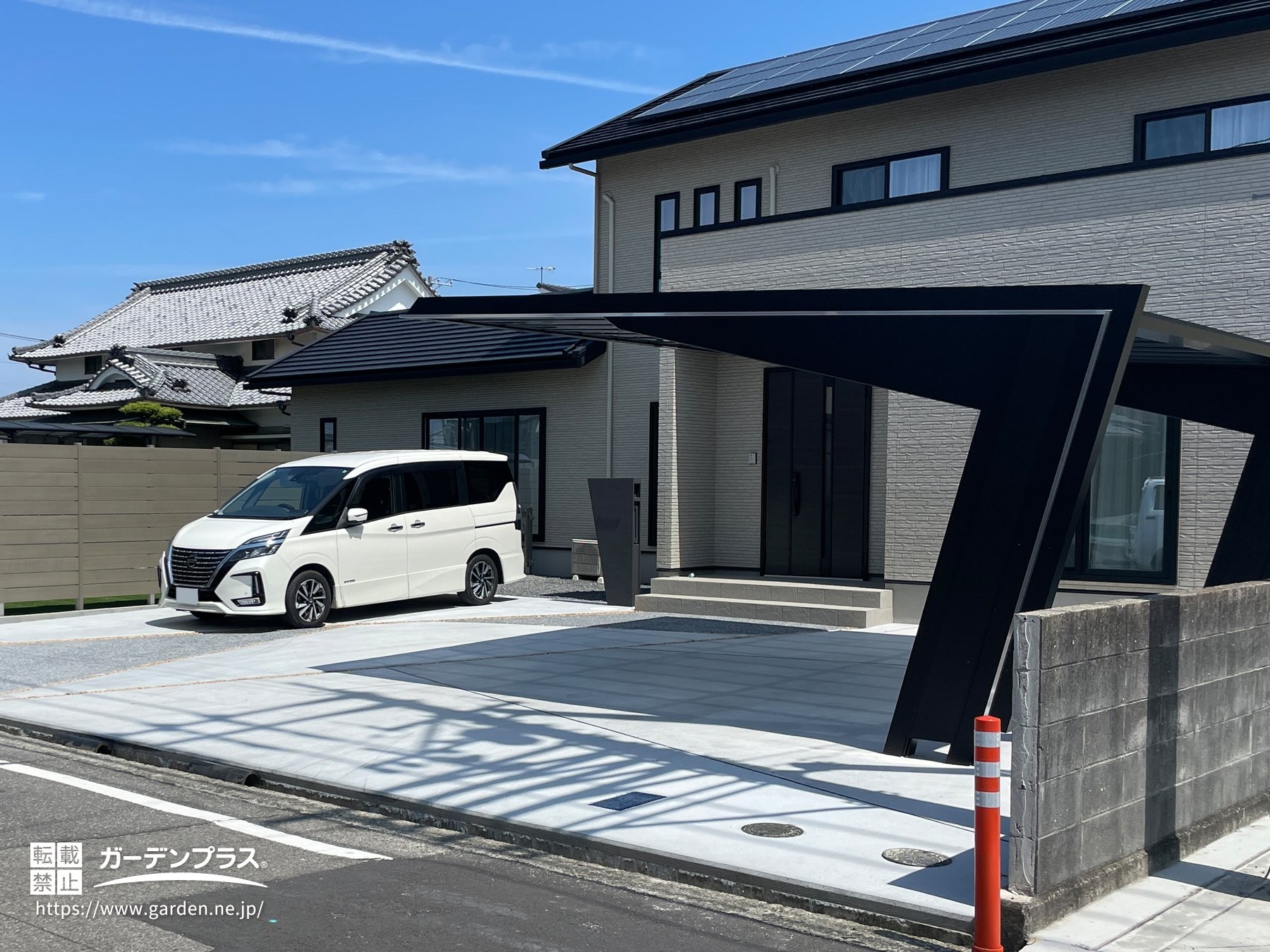 マイポート7と門柱デザインがマッチした外構