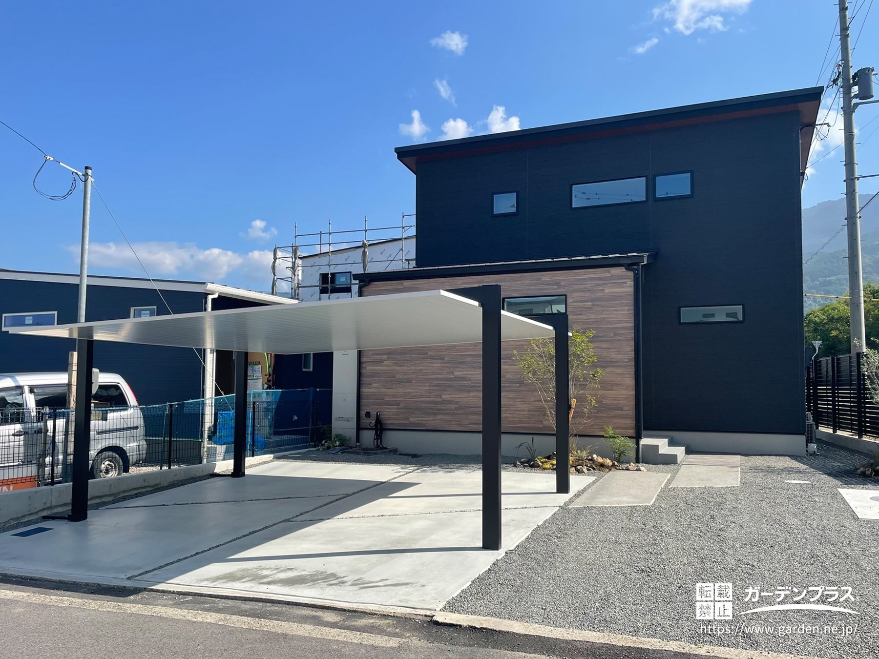 モダン外構に馴染むカーポートSC