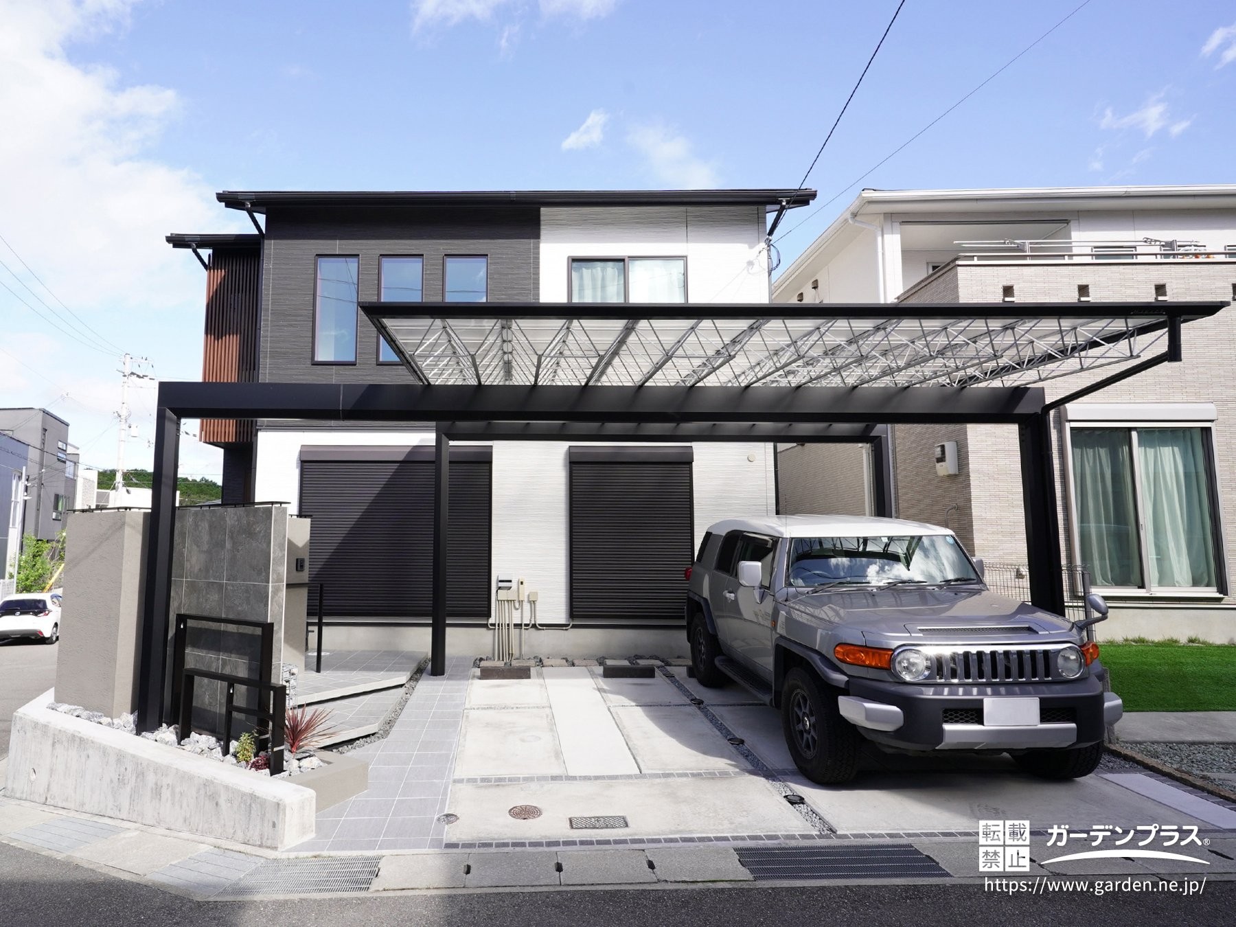 ブラックのラインが映えるアートなM.シェードII