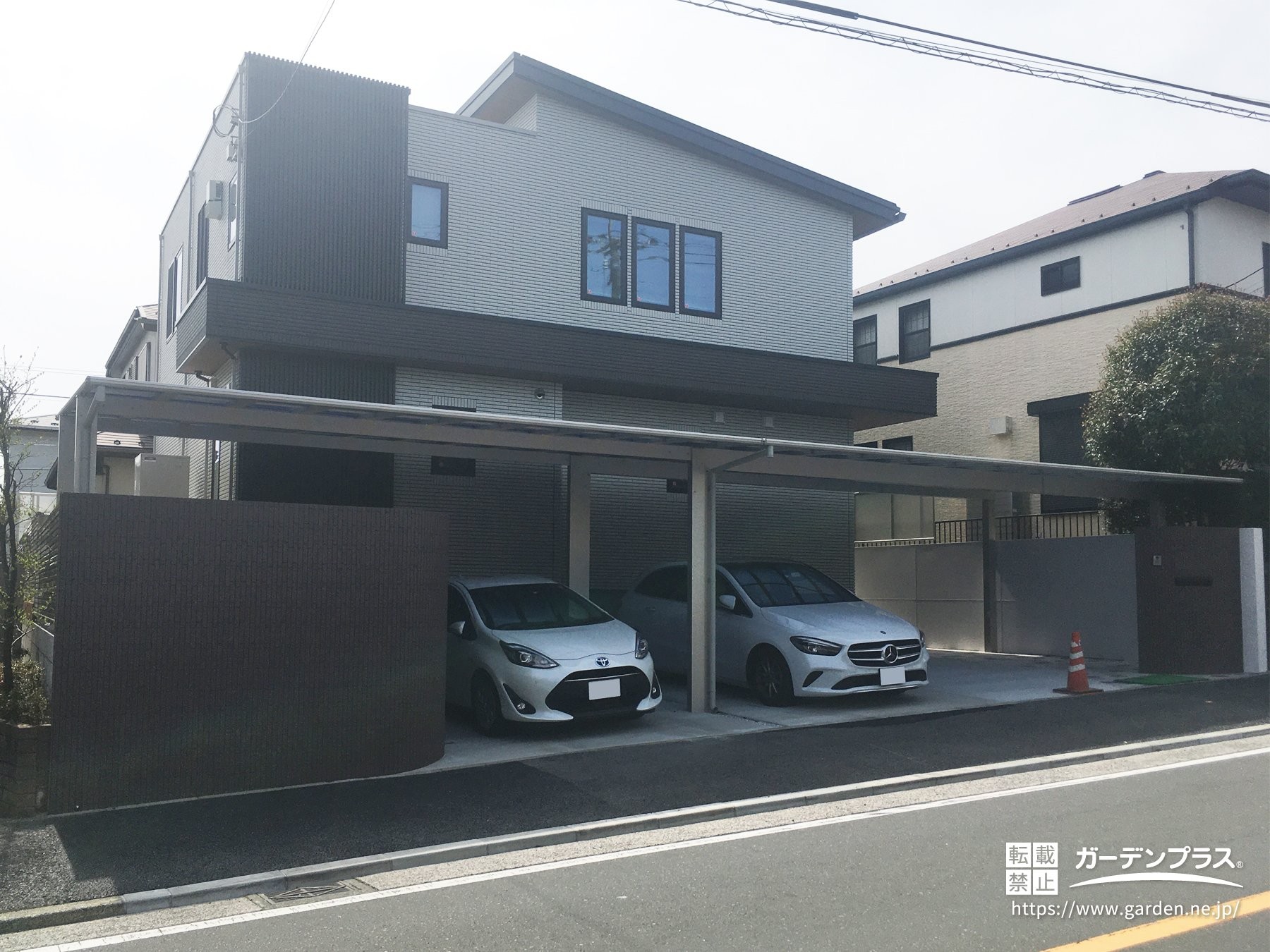 5台分の駐車スペースを覆う圧巻のエフルージュFIRST