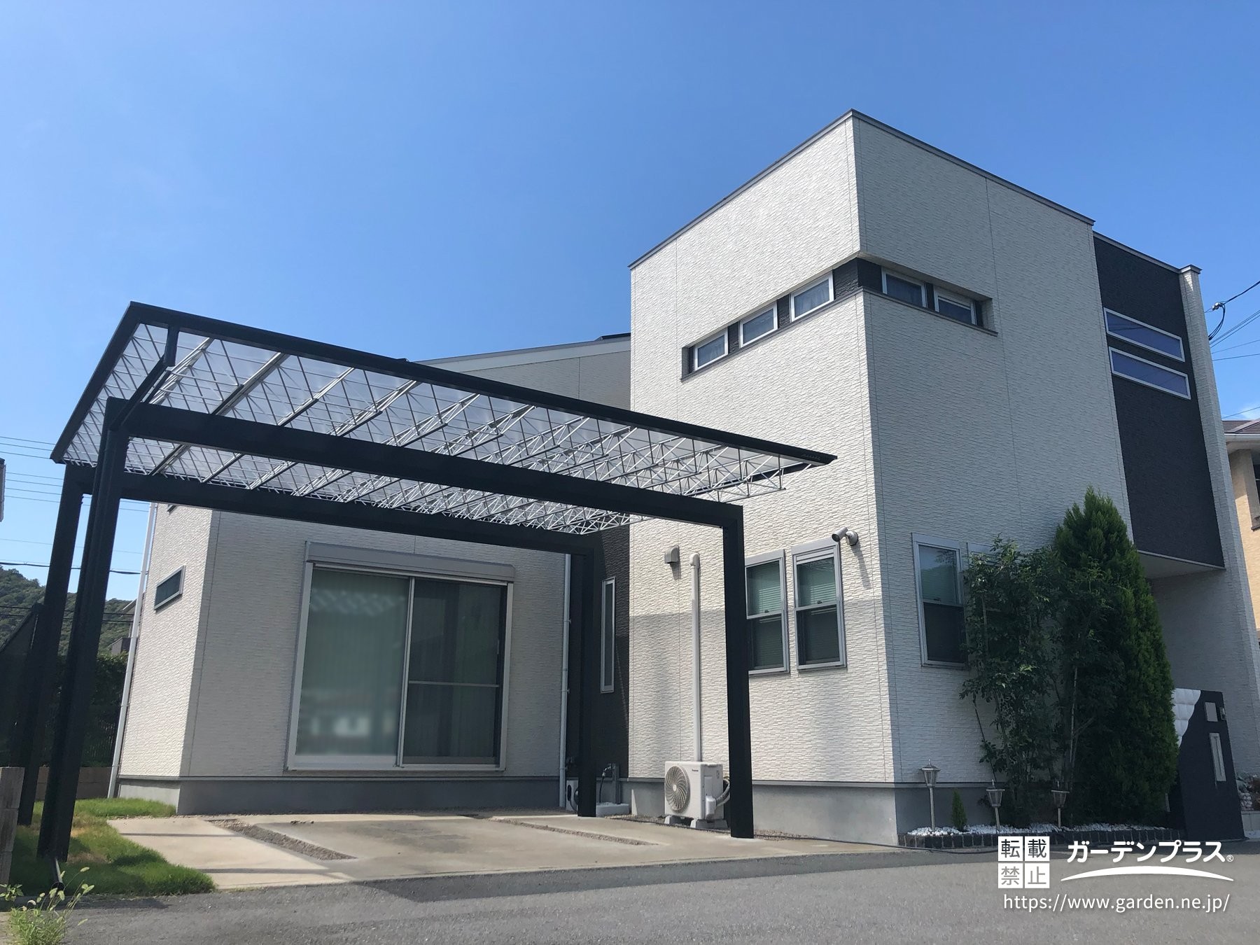 室内からの視界を邪魔しない位置に設置したM.シェードII