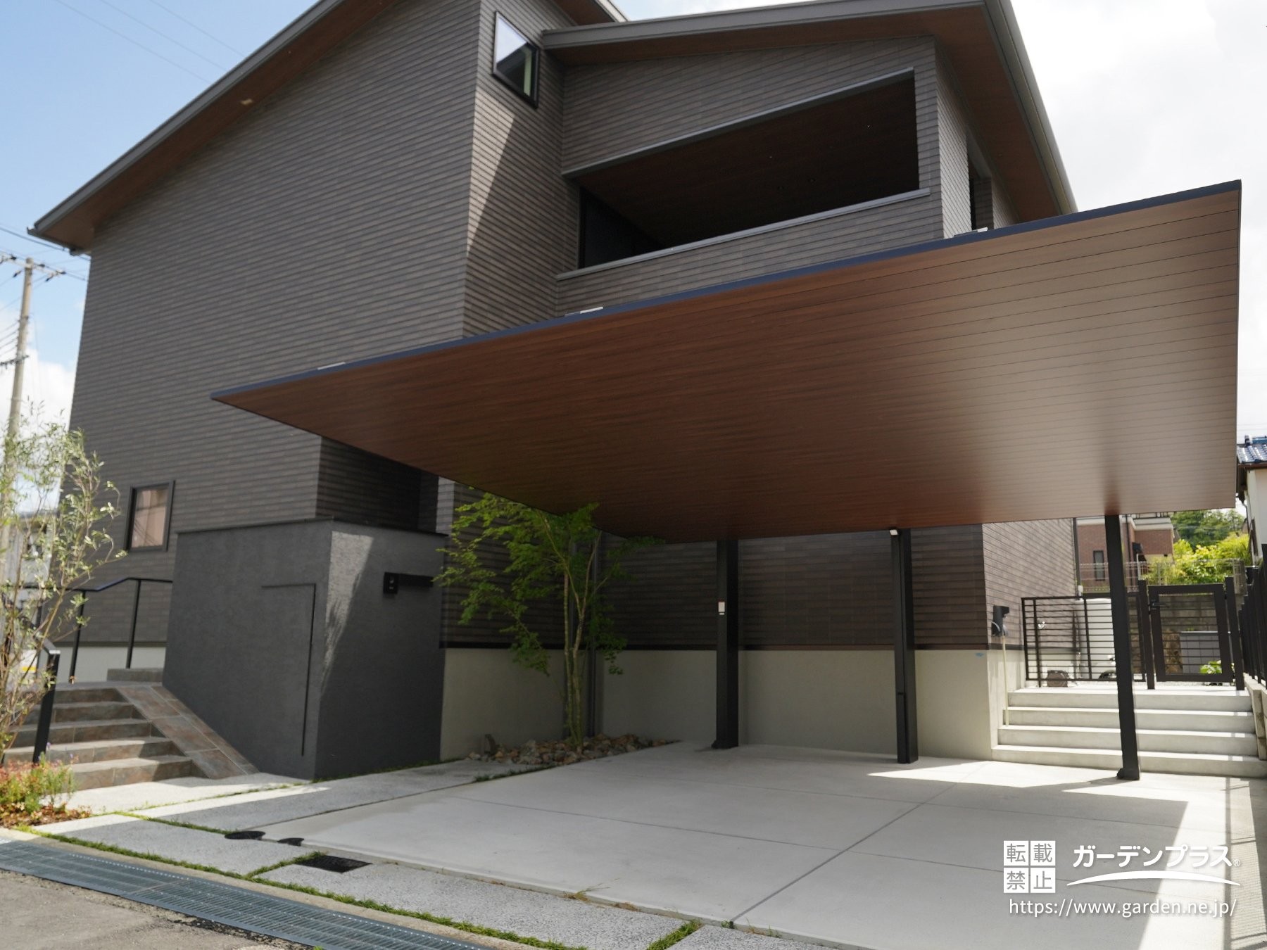 ミニマルデザインで圧倒的な美しさを放つカーポートSC