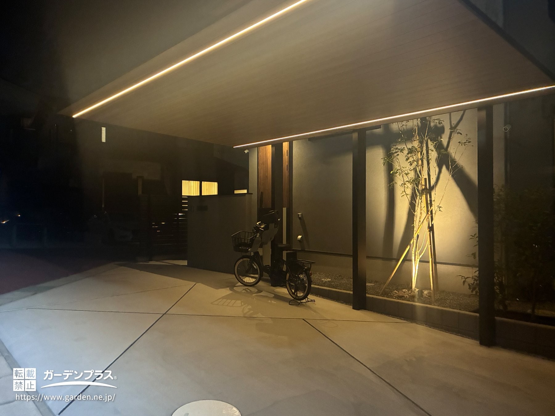 駐車場を優しく照らすシームレスラインライト