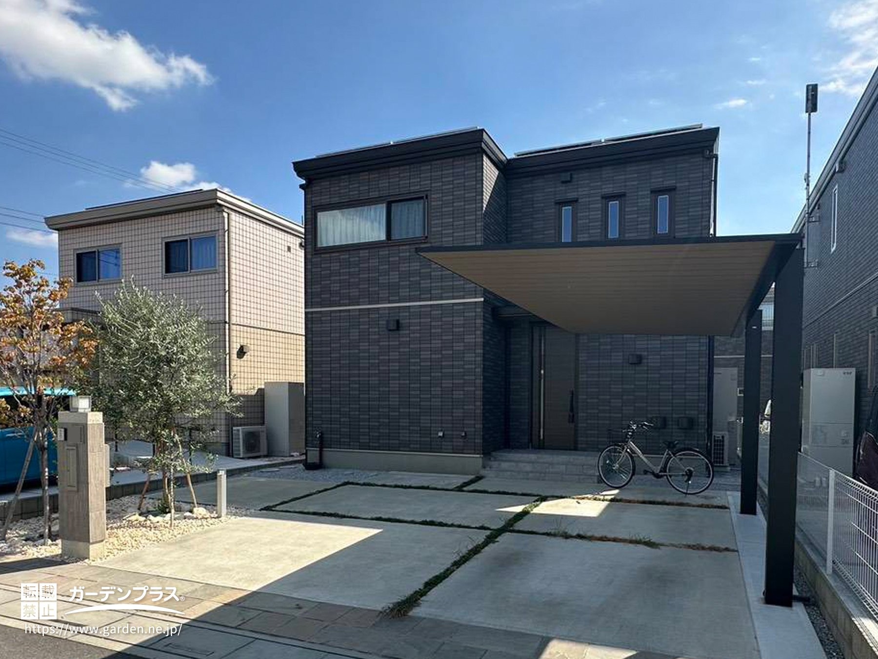 景観に馴染むニュアンスカラーのプレーンルーフ