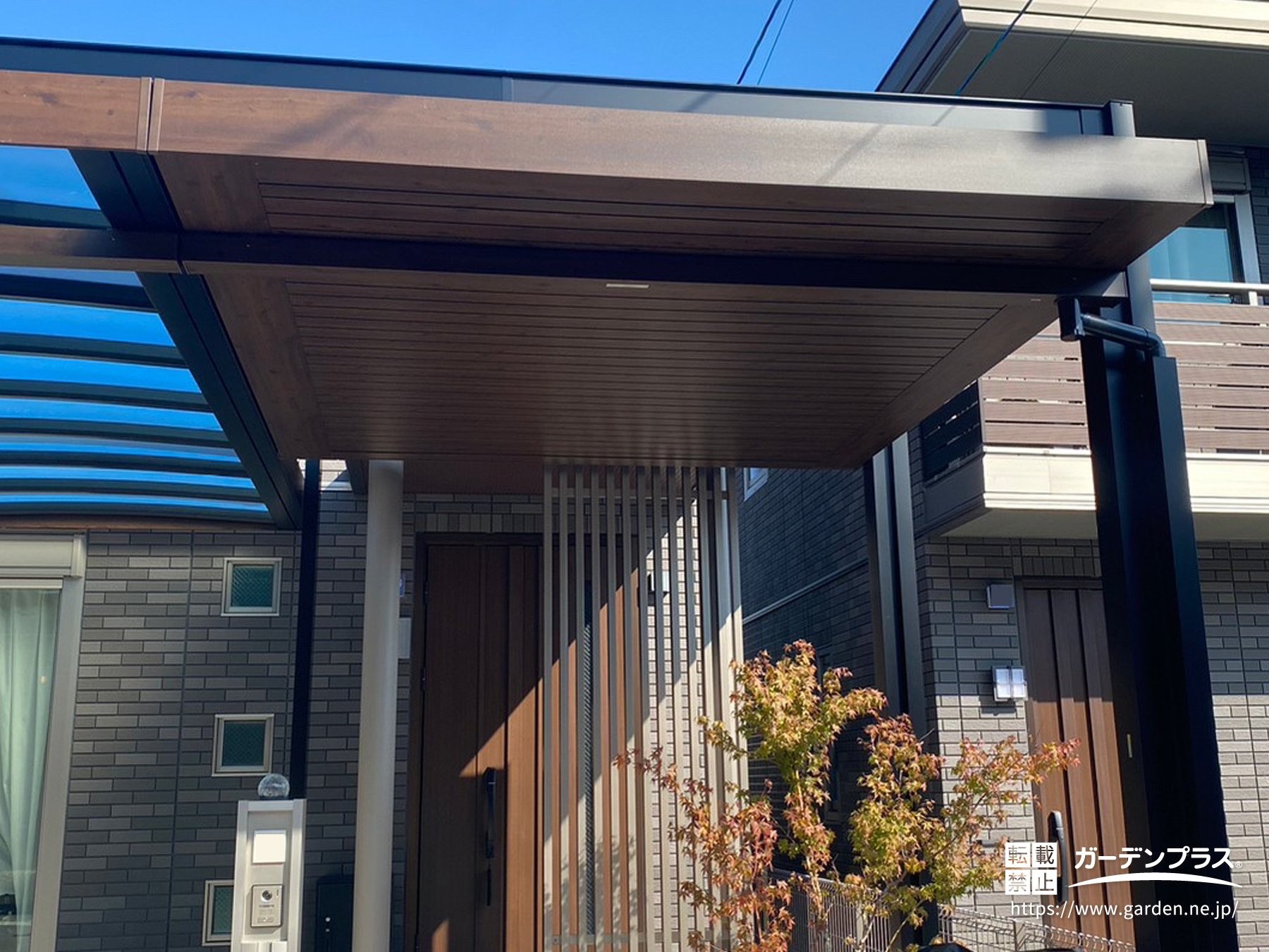 室内のような高級感が漂う木調天井のプレミアムタイプ