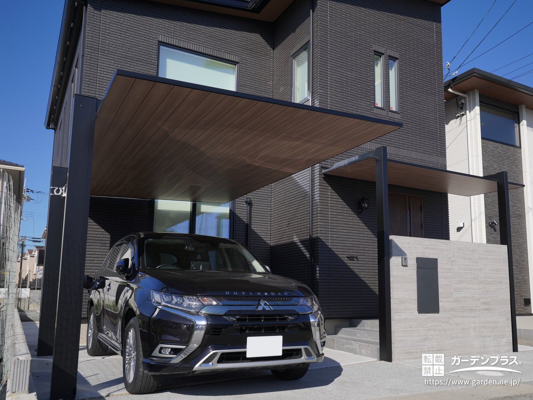 玄関のテラスSCと調和するカーポートSC