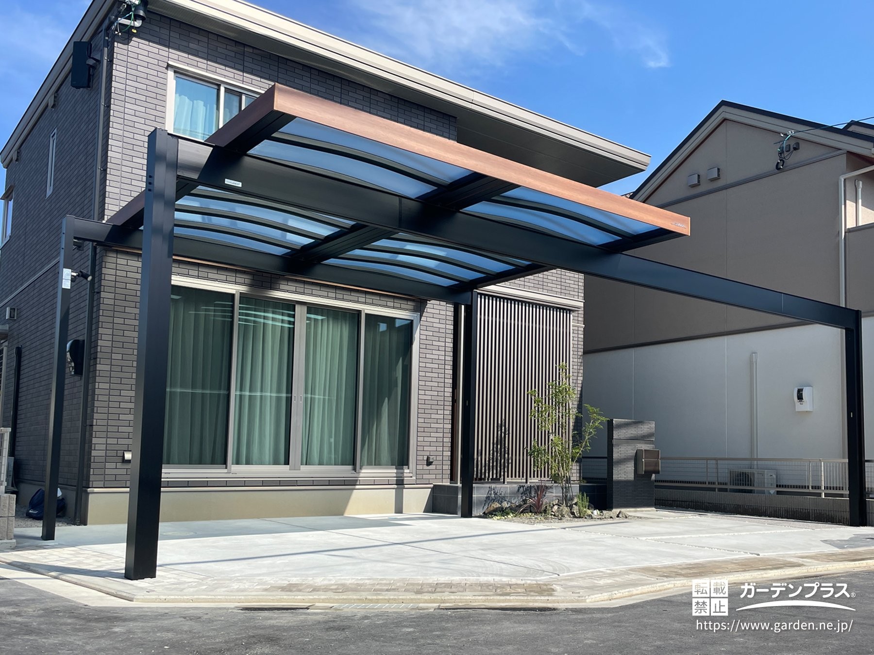 建物のラインと美しく調和するU.スタイル アゼスト