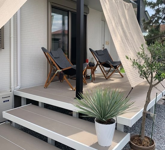 【施工事例10選】ウッドデッキをおしゃれに魅せる！屋根付きで映えるデザインを徹底解説