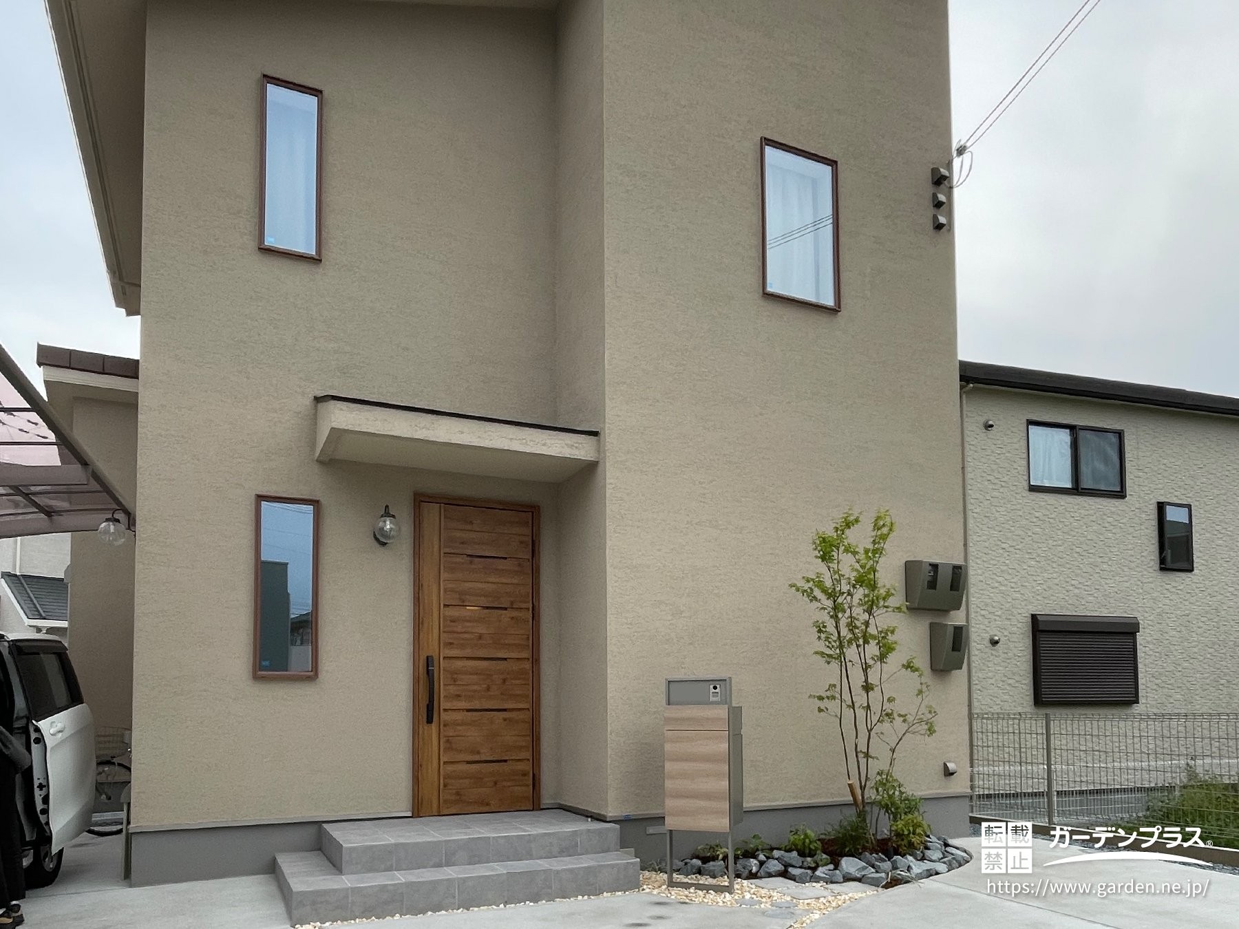 シンボルツリーがおしゃれなシンプル外構